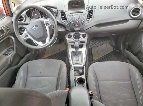 3FADP4EJ4JM102105 2018 FORD FIESTA Красный Вид панели приборов