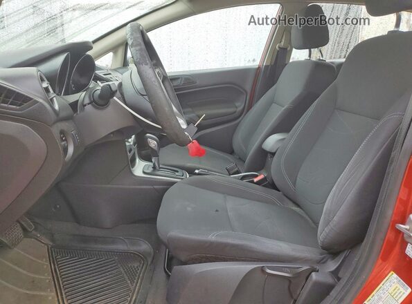 3FADP4EJ4JM102105 2018 FORD FIESTA Красный Вид салона спереди