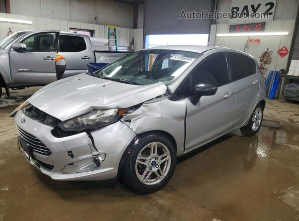 3FADP4EJ7JM106715 2018 FORD FIESTA Silver Vista tres cuartos delantera izquierda