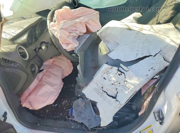 3FADP4EJ7JM116791 2018 FORD FIESTA Белый Вид салона спереди