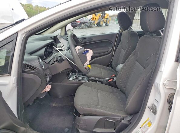 3FADP4EJ8HM136607 2017 FORD FIESTA White Вид салону спереду