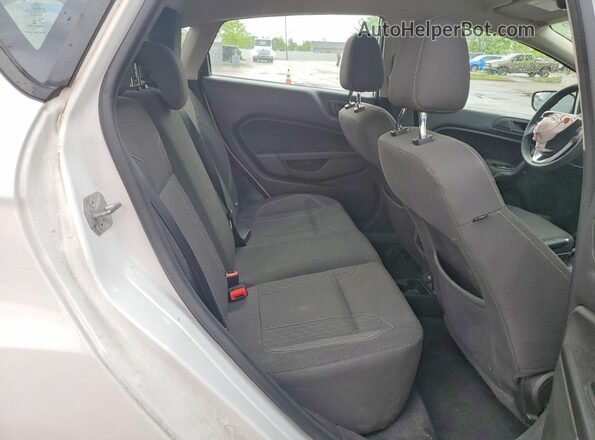 3FADP4EJ8HM136607 2017 FORD FIESTA White Вид задньої частини салону