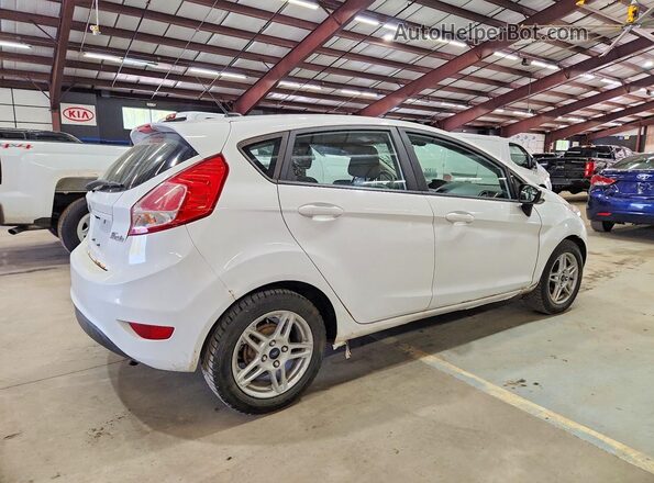 3FADP4EJ8JM100549 2018 FORD FIESTA Белый Задняя правая четверть