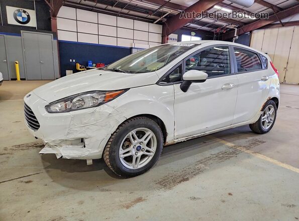 3FADP4EJ8JM100549 2018 FORD FIESTA Белый Передняя левая четверть
