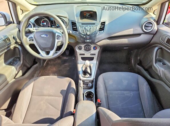 3FADP4EJ8JM100549 2018 FORD FIESTA Белый Вид панели приборов