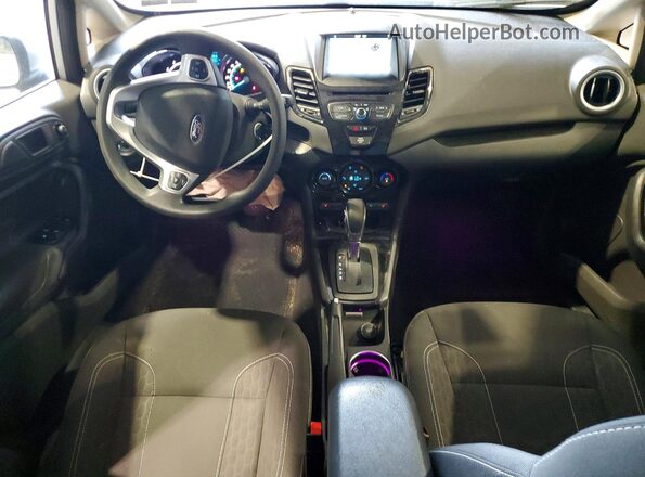 3FADP4EJ8KM125369 2019 FORD FIESTA Серебряный Вид панели приборов