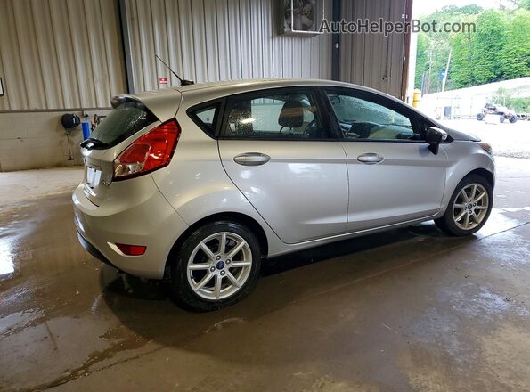 3FADP4EJ8KM125369 2019 FORD FIESTA Серебряный Задняя правая четверть