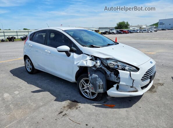 3FADP4EJ9KM147526 2019 FORD FIESTA Белый Передняя правая четверть