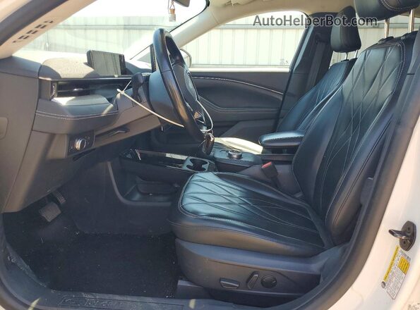3FMTK1RM7MMA25740 2021 FORD MUSTANG Белый Вид салона спереди