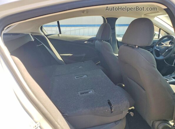 3G1BE6SM5JS556823 2018 CHEVROLET CRUZE Silver Widok tylnych siedzeń