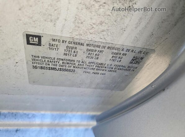 3G1BE6SM5JS556823 2018 CHEVROLET CRUZE Silver Widok komory silnika