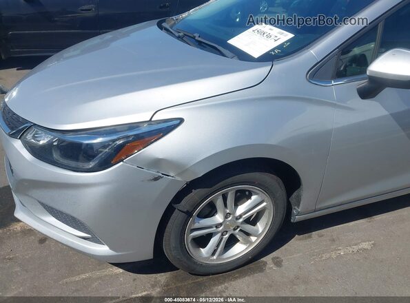 3G1BE6SM6JS621159 2018 CHEVROLET CRUZE Silver Widok z przodu