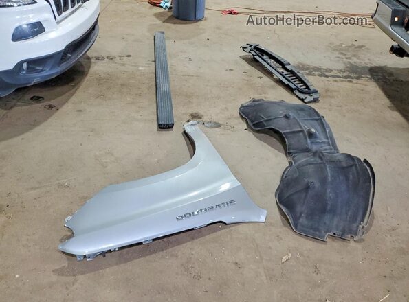3GCUDDED6PG322530 2023 CHEVROLET SILVERADO Silver ძრავის განყოფილების ხედი