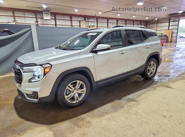 3GKALMEV2NL120923 2022 GMC TERRAIN Серебряный Передняя левая четверть