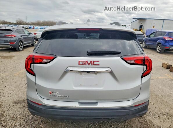 3GKALMEVXLL121072 2020 GMC TERRAIN Silver Вид ззаду