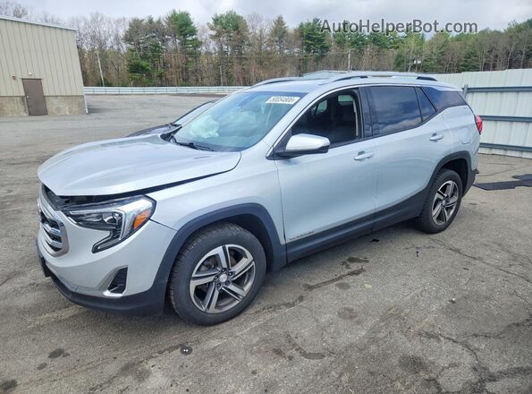3GKALVEV4LL219617 2020 GMC TERRAIN Silver Vista tres cuartos delantera izquierda