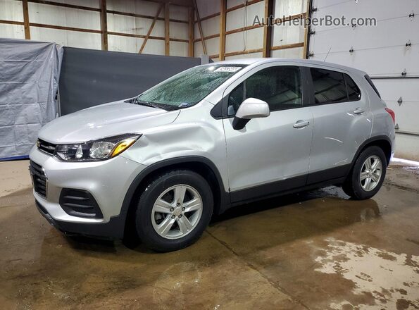 3GNCJKSB2LL195053 2020 CHEVROLET TRAX Silver Передня ліва чверть