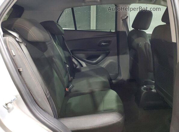 3GNCJKSB2LL195053 2020 CHEVROLET TRAX Silver Вид задньої частини салону