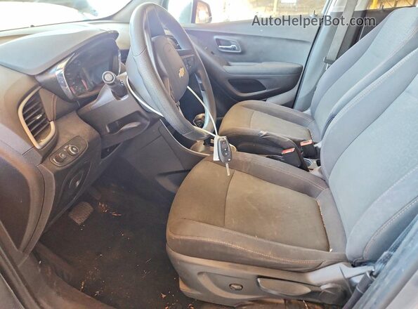 3GNCJKSB5LL207471 2020 CHEVROLET TRAX Gray Widok wnętrza z przodu