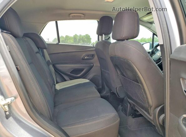 3GNCJKSBXLL195530 2020 CHEVROLET TRAX Серый Вид задней части салона