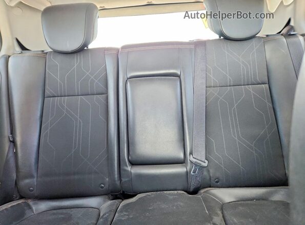 3GNCJLSB7JL256285 2018 CHEVROLET TRAX Silver Widok tylnych siedzeń
