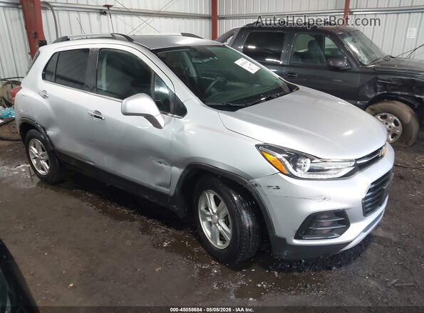 3GNCJLSB7LL326645 2020 CHEVROLET TRAX Серебряный Передняя правая четверть