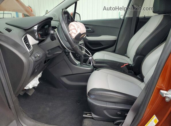 3GNCJLSB8KL245216 2019 CHEVROLET TRAX Оранжевый Вид салона спереди