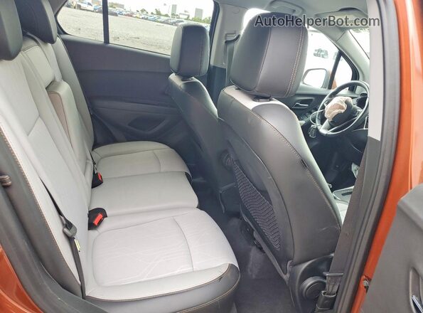 3GNCJLSB8KL245216 2019 CHEVROLET TRAX Оранжевый Вид задней части салона