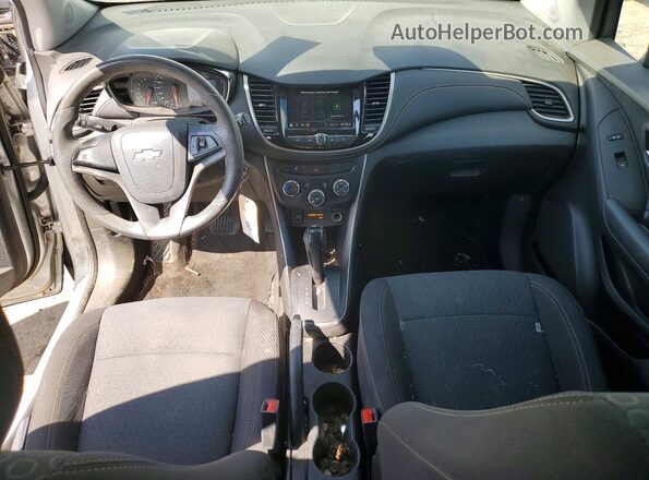 3GNCJNSB2LL120998 2020 CHEVROLET TRAX Серебряный Вид панели приборов