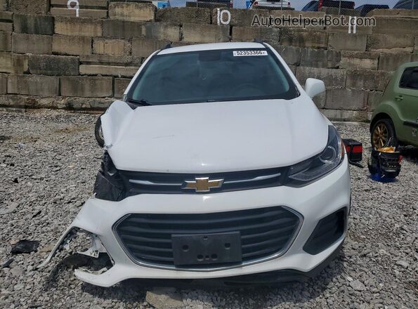 3GNCJPSB3HL239372 2017 CHEVROLET TRAX Белый Вид спереди