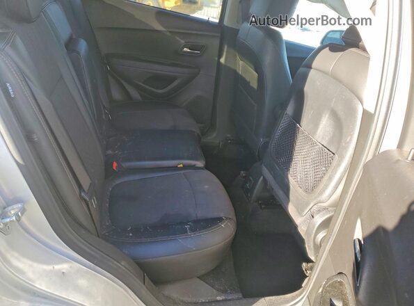 3GNCJPSB3LL318209 2020 CHEVROLET TRAX Серебряный Вид задних сидений