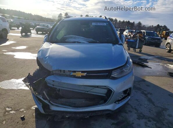 3GNCJPSB3LL318209 2020 CHEVROLET TRAX Серебряный Вид спереди