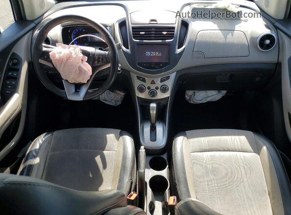 3GNCJPSB6GL239090 2016 CHEVROLET TRAX Белый Вид панели приборов