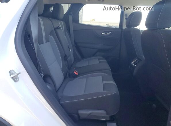 3GNKBCR49TS143768 2026 CHEVROLET BLAZER Белый Вид задней части салона