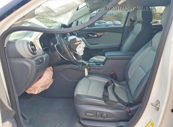 3GNKBDRS1LS599090 2020 CHEVROLET BLAZER Белый Вид салона спереди