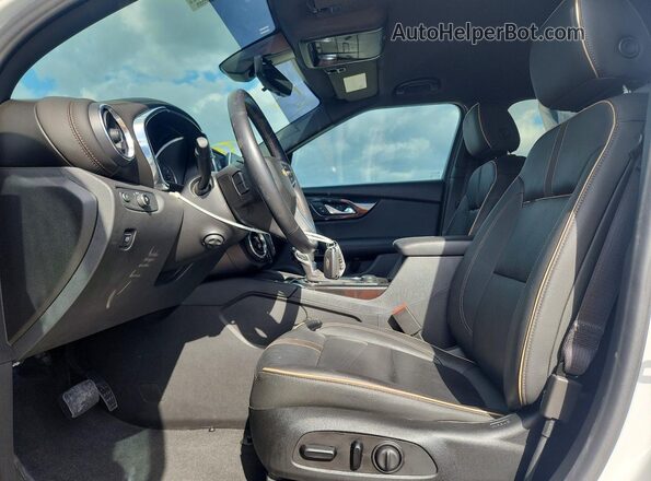 3GNKBFRS3KS692879 2019 CHEVROLET BLAZER Белый Вид салона спереди