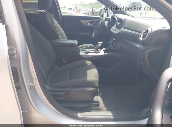 3GNKBHR46NS124983 2022 CHEVROLET BLAZER Silver Widok wnętrza z przodu