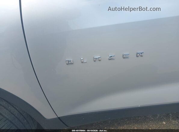 3GNKBHR46NS124983 2022 CHEVROLET BLAZER Silver Widok z przodu