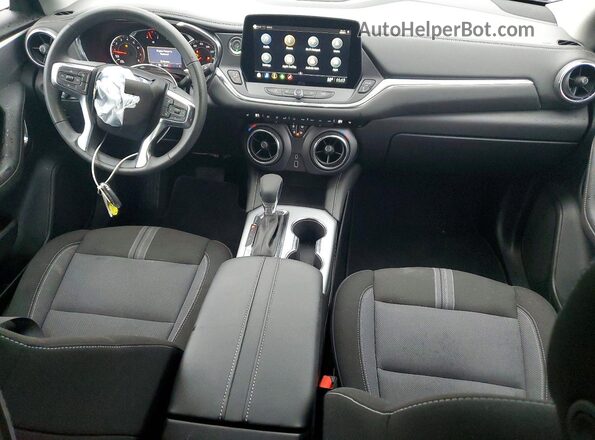 3GNKBHR4XTS149883 2026 CHEVROLET BLAZER Серый Вид панели приборов