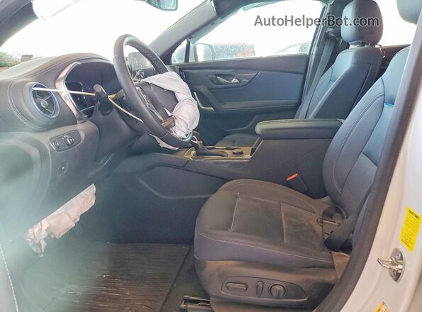 3GNKBKRS1RS268653 2024 CHEVROLET BLAZER Белый Вид салона спереди