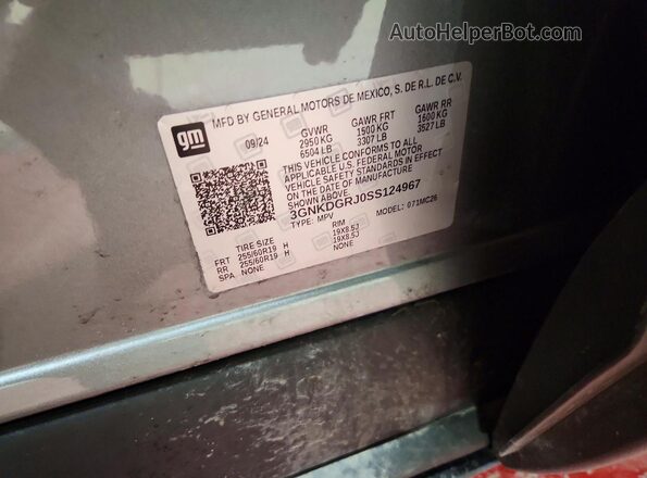 3GNKDGRJ0SS124967 2025 CHEVROLET BLAZER Silver Vista del compartimento del motor