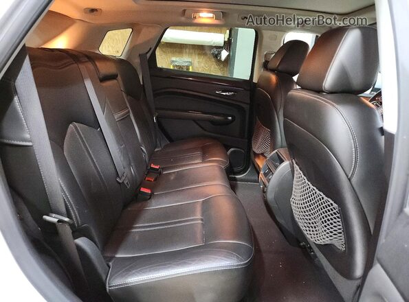 3GYFNEE31GS576057 2016 CADILLAC SRX Silver Widok wnętrza z tyłu