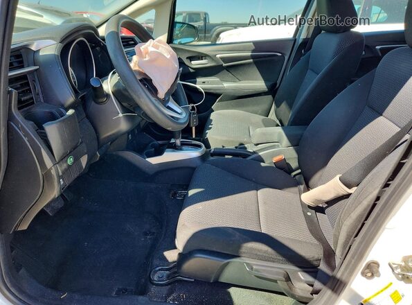 3HGGK5H45KM737791 2019 HONDA FIT Белый Вид салона спереди