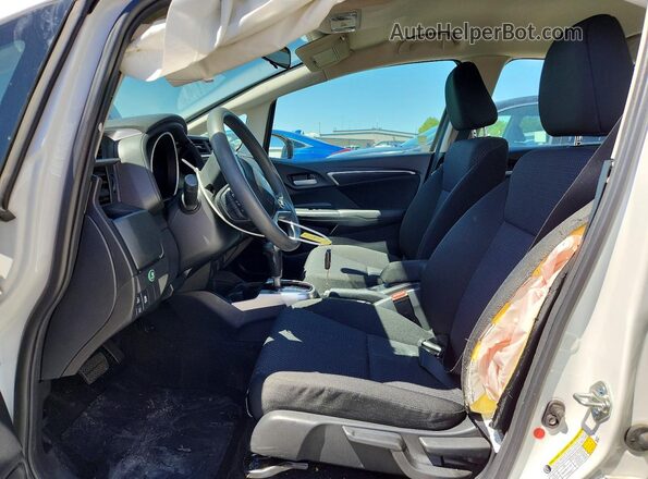 3HGGK5H54JM715630 2018 HONDA FIT Белый Вид салона спереди