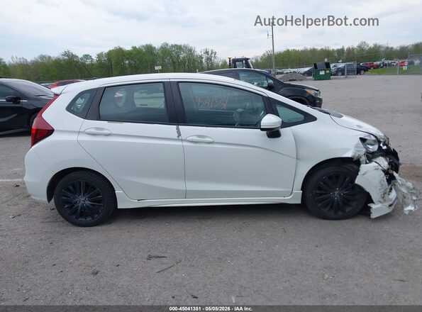 3HGGK5H65JM703432 2018 HONDA FIT Белый Вид задней части салона