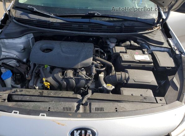 3KPA24AB2JE058982 2018 KIA RIO Silver Widok wnętrza z tyłu