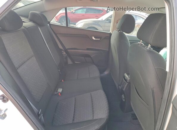 3KPA24AB3KE225142 2019 KIA RIO White Вид задніх сидінь