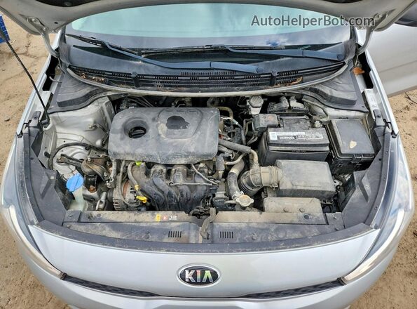 3KPA24AB6JE059102 2018 KIA RIO Серебряный Вид задней части салона
