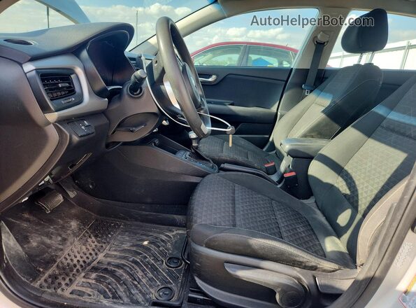 3KPA24AD0LE310684 2020 KIA RIO Silver Widok wnętrza z przodu