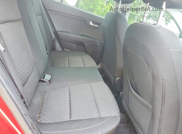 3KPA24AD1LE302805 2020 KIA RIO Red Widok tylnych siedzeń